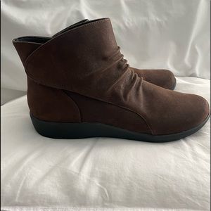 Clark’s cloud steppers ankle boot